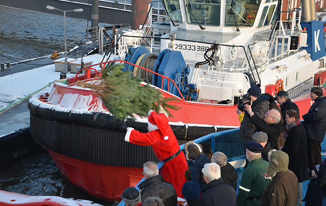 Die Weihnachtsb&auml;ume fliegen tief